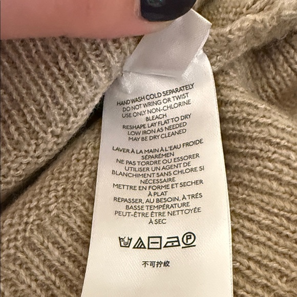 Women's Sweater - Picture 6 of 7